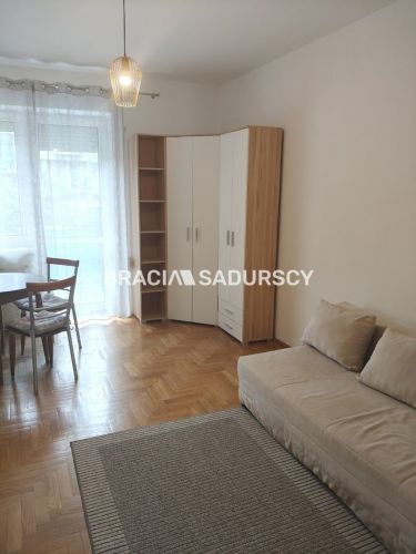 KAWALERKA OSOBNA KUCHNIA BALKON PRĄDNIK CZERWONY