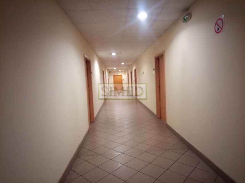 Małe tanie biuro ochrona winda parking miniaturka 6