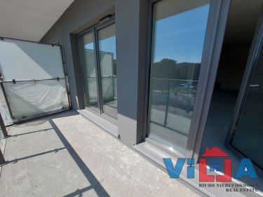 PRZESTRONNE DWA POKOJE W NOWYM BUDYNKU W CENTRUM