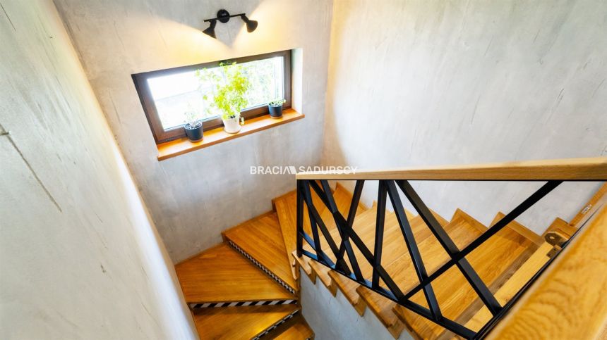 Garaż, ogród i świetna komunikacja. 5 pokoi, 130m2 miniaturka 19