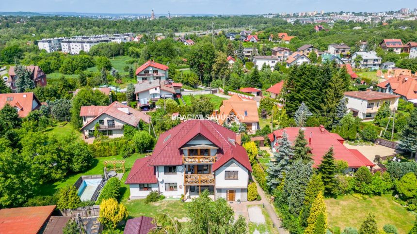 Dom w Swoszowicach 275m2 z dużą działką - zdjęcie 1