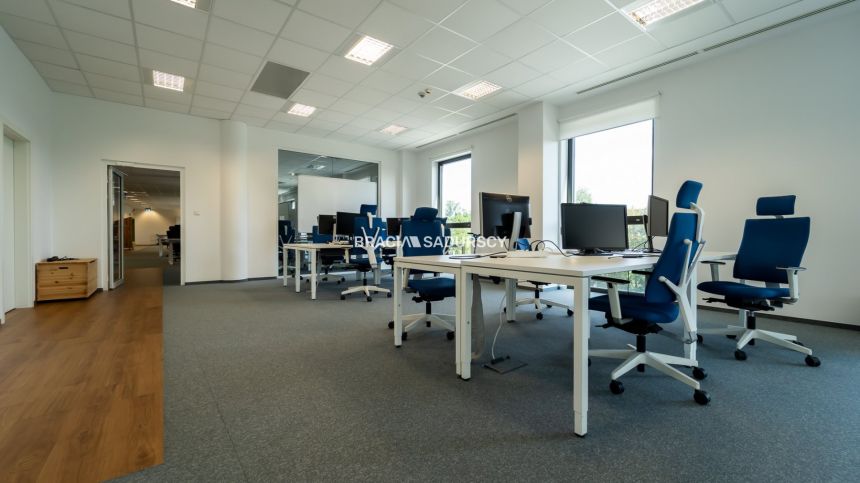 powierzchnia biurowa w nowoczesnym biurowcu miniaturka 21