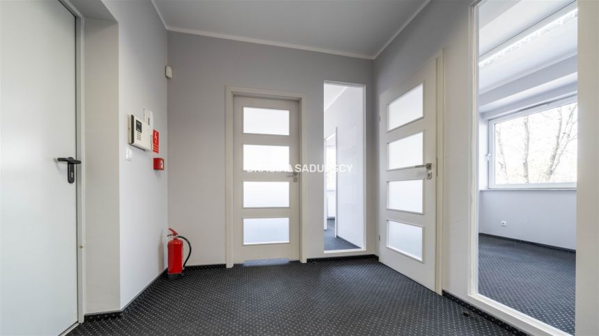 Lokal / biuro / usługi / ul. Centralna miniaturka 10
