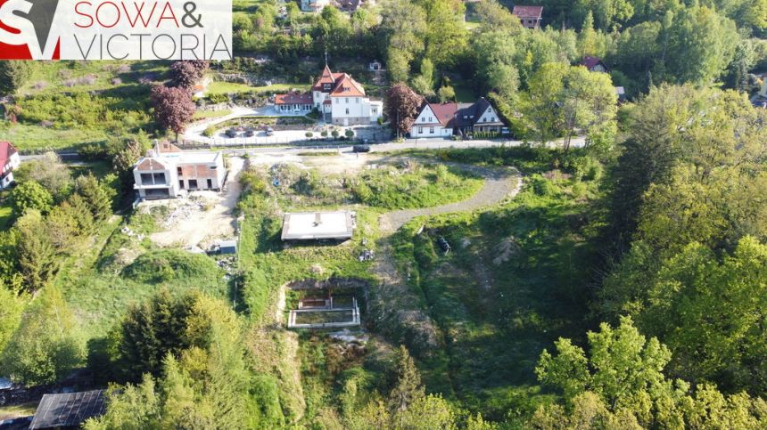 Działka z rozpoczętą budową z widokiem na góry miniaturka 4