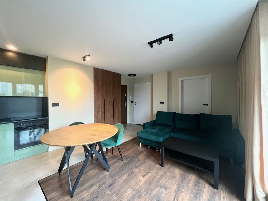 NOWA CENA! 2pok. tylko 2km od RYNKU!+duży balkon! - zdjęcie 1