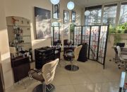 Działający fryzjer odstąpi lokal 64m2 miniaturka 1