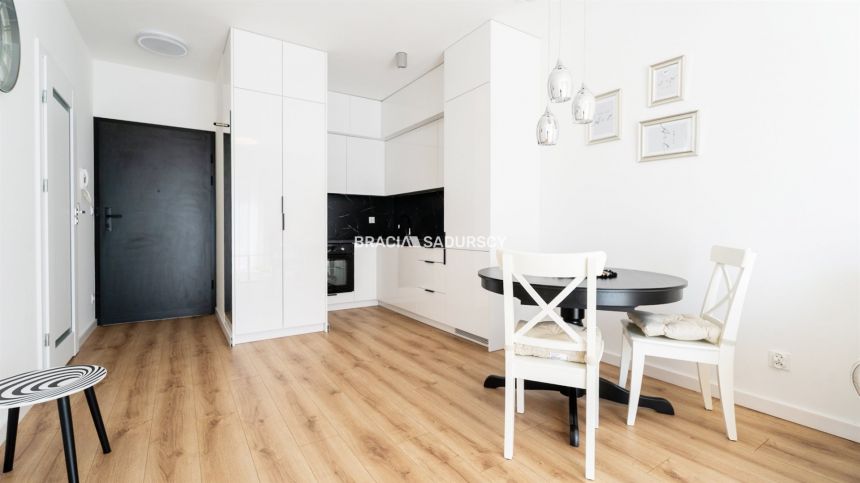 2 pok 40m2 z balkonem i tarasem na dachu budynku miniaturka 2