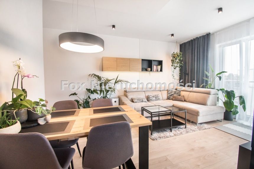 Elegancki wykończony apartament z dużym balkonem miniaturka 2