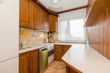 Dwustronne, 3 pok. z widną kuchnią, balkon, metro.