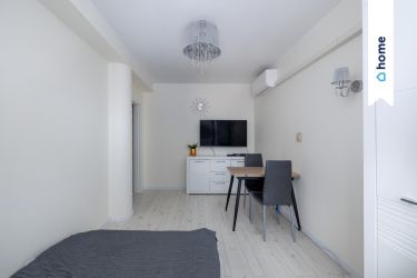 Oddzielna widna kuchnia, piękny widok, zielono