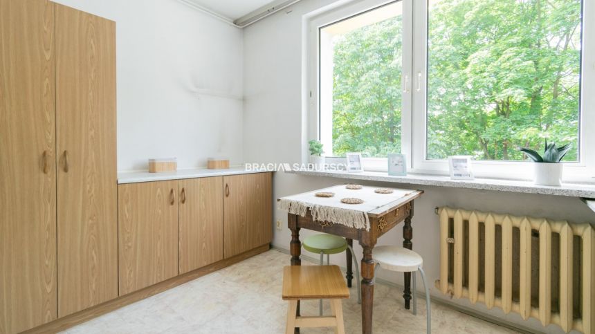 Dwupokojowe mieszkanie z olbrzymim potencjałem! miniaturka 5