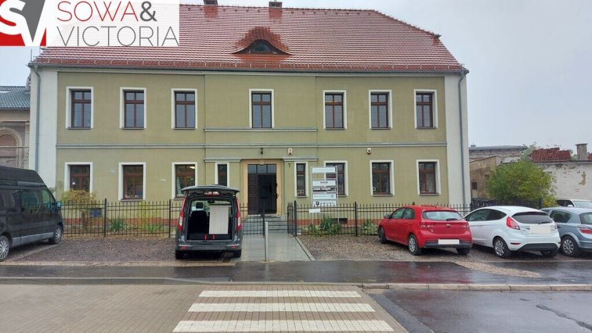 Budynek komercyjny z 6 lokalami użytkowymi. - zdjęcie 1