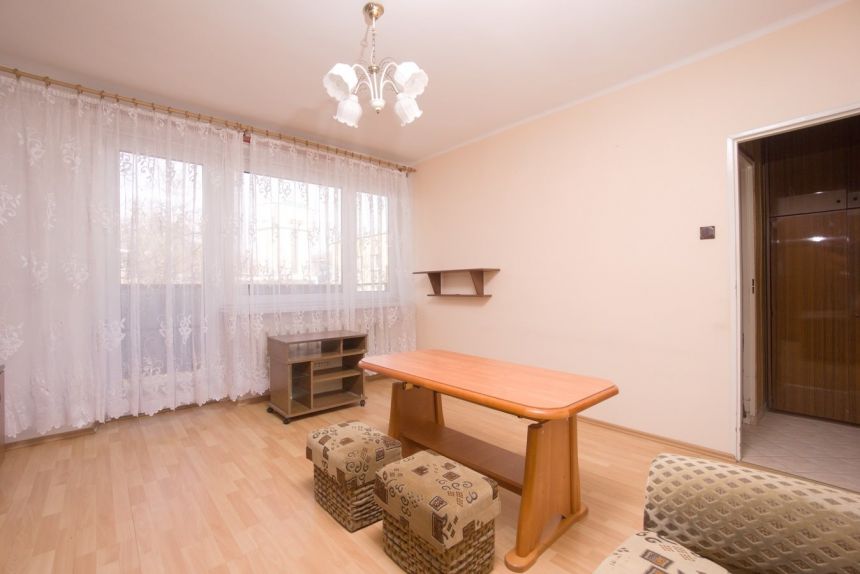 3 pokoje, balkon, ciepła woda z sieci, garaż miniaturka 2