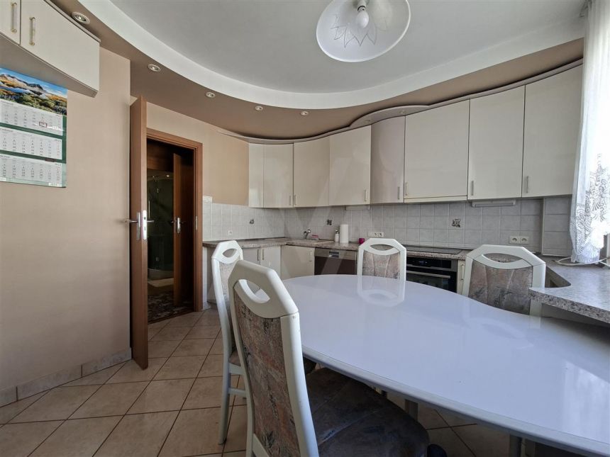 2 pokoje w centryum: PARKING + BALKON + WINDA miniaturka 2