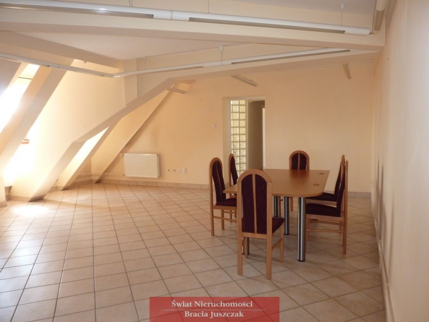 Wrocław Stare Miasto, 5 394 zł, 140 m2, wejście z klatki schodowej miniaturka 4