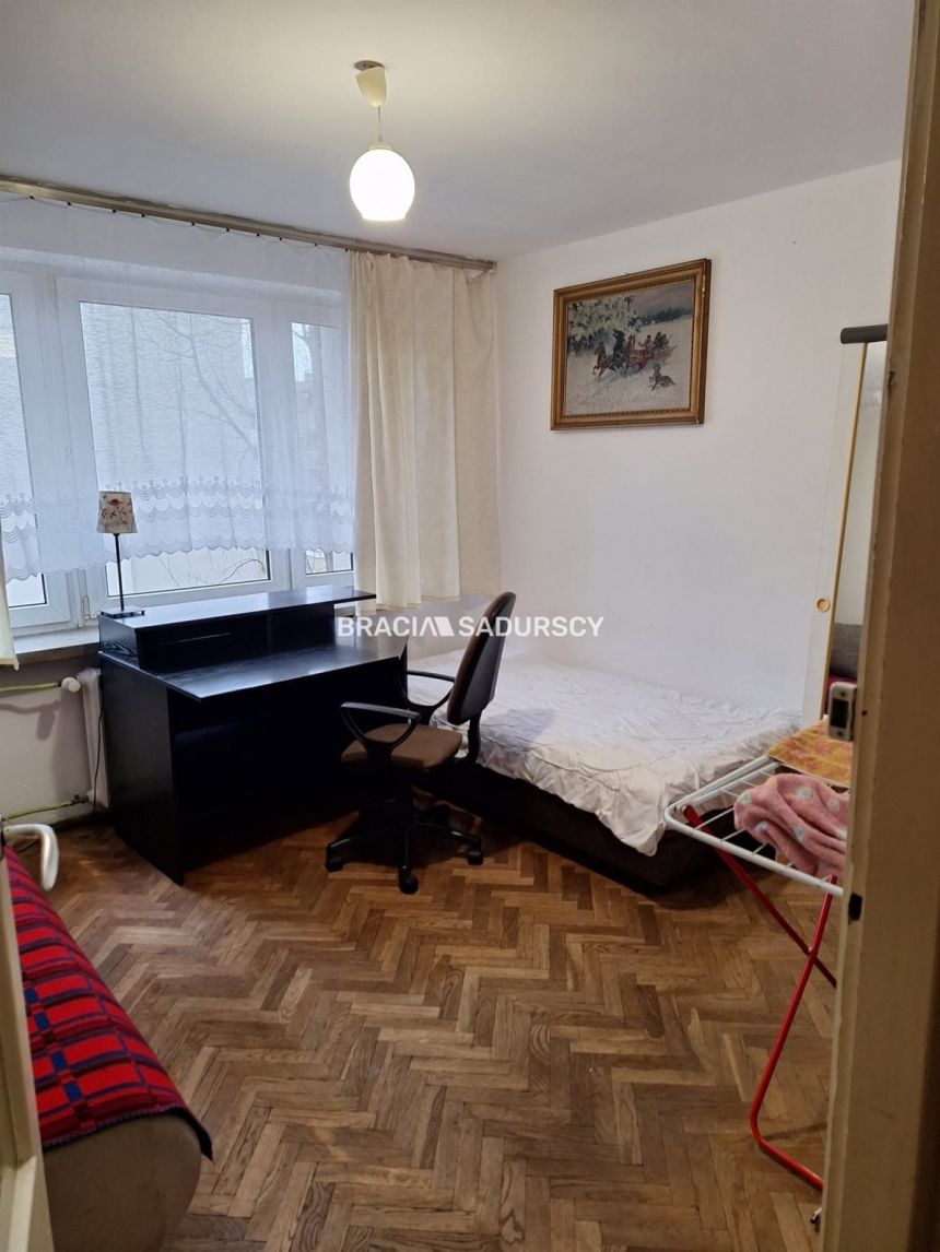 2-pok, ul. Królewska, parking dla mieszkańców miniaturka 8