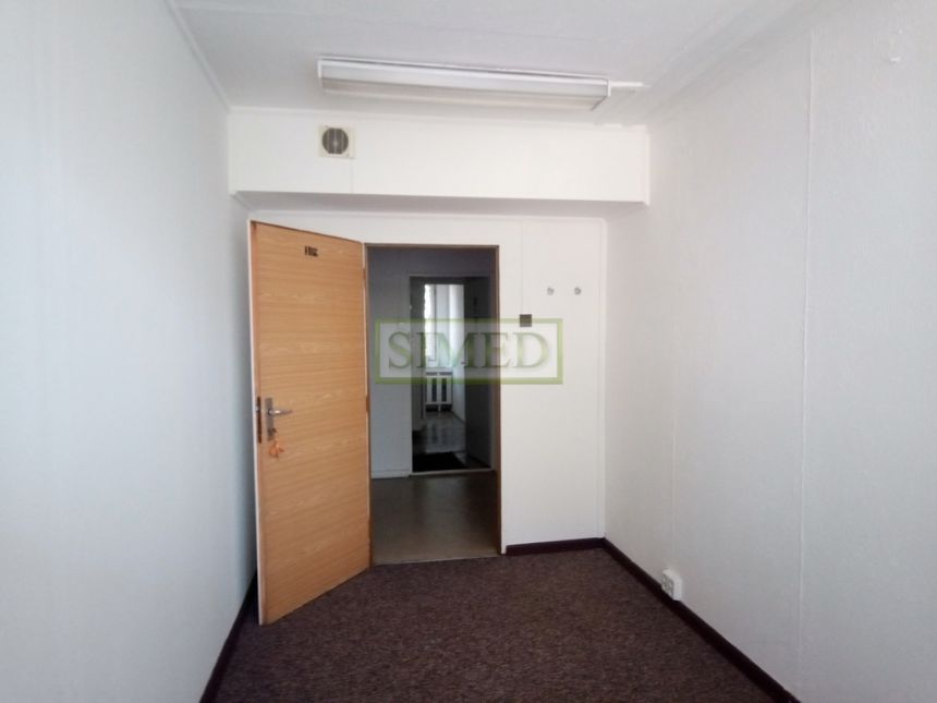 Małe biuro , pokój , parking , ochrona miniaturka 6