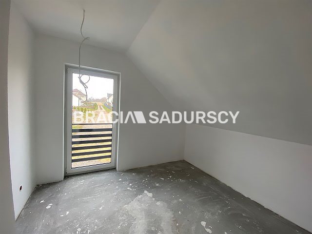 Nowoczesny dom z widokiem na staw, 5 sypialni! miniaturka 18