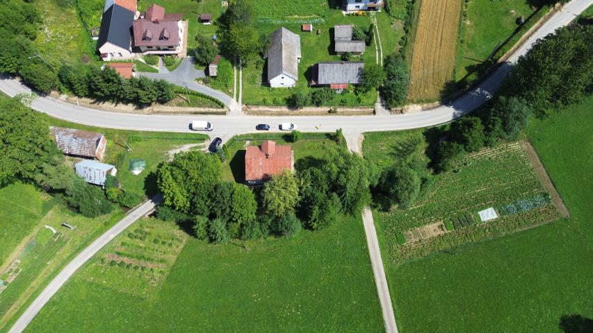 DOM Z LINIĄ BRZEGOWĄ - zdjęcie 1