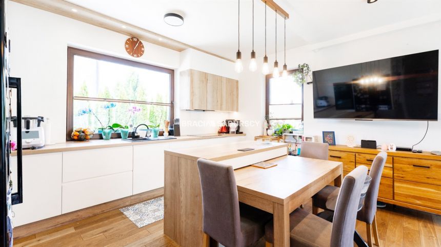Garaż, ogród i świetna komunikacja. 5 pokoi, 130m2 miniaturka 7