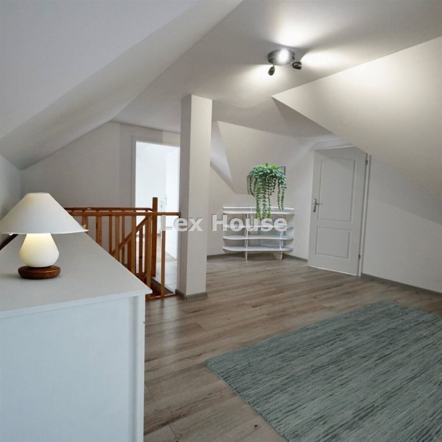 Apartament dwupoziomowy, 2 łazienki, duży salon miniaturka 4