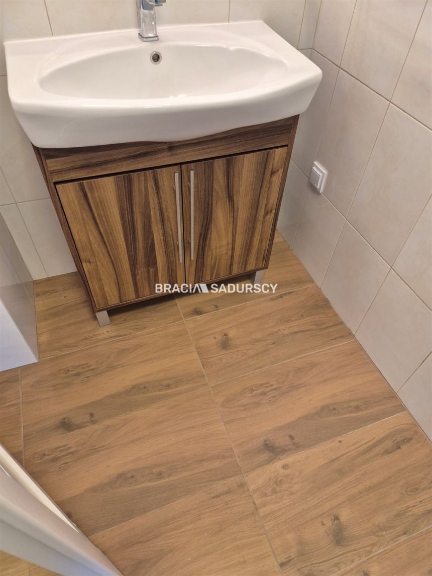 150m2 w biurowcu,ok. ul. Mogilskiej miniaturka 15