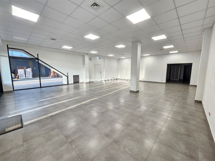 Lokal / Rondo Matecznego / własny parking / 120 m2 - zdjęcie 1