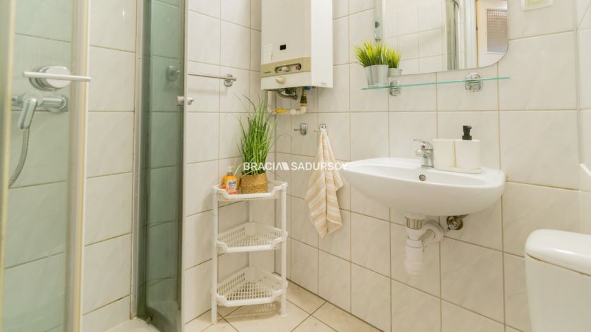 Dwupokojowe mieszkanie z olbrzymim potencjałem! miniaturka 16