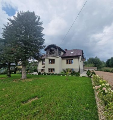 DOM 3 PIĘTRA - 230 M2 - DZIAŁKA 12 ARÓW - ZARZYCE