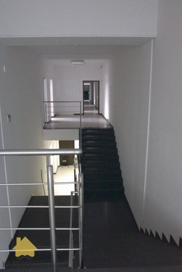 biuro 104 m2 + dużu parking