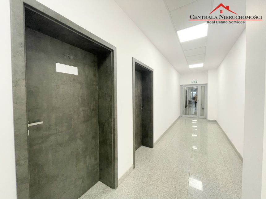 Lokal biurowy 70m2 na parterze - zdjęcie 1