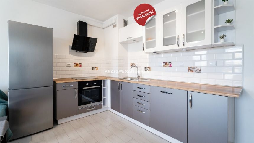 Komfortowy apartament 3 pok. z parkingiem gratis - zdjęcie 1