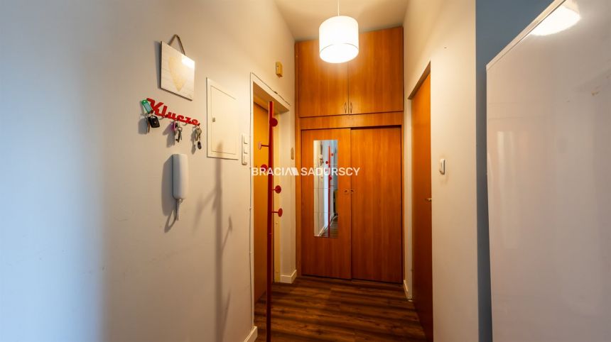 Komfortowe przestronne mieszkanie w apartamentowcu miniaturka 4