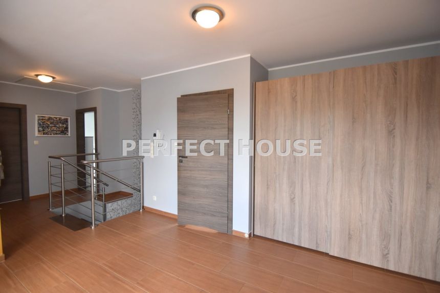 WOLNOSTOJĄCY Z APARTAMENTEM blisko PST i CENTRUM miniaturka 14
