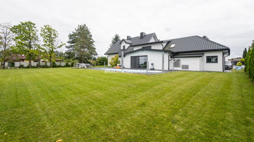 Wysoki standard, działka 23 ar, 4 sypialnie, basen miniaturka 42