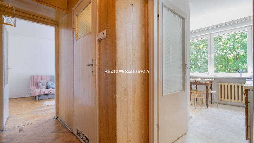 Dwupokojowe mieszkanie z olbrzymim potencjałem! miniaturka 17