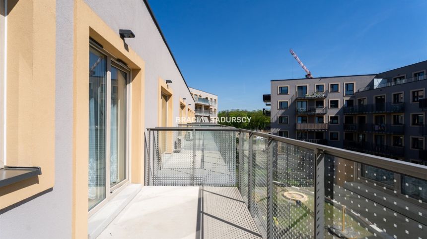 2 pok 40m2 z balkonem i tarasem na dachu budynku miniaturka 12