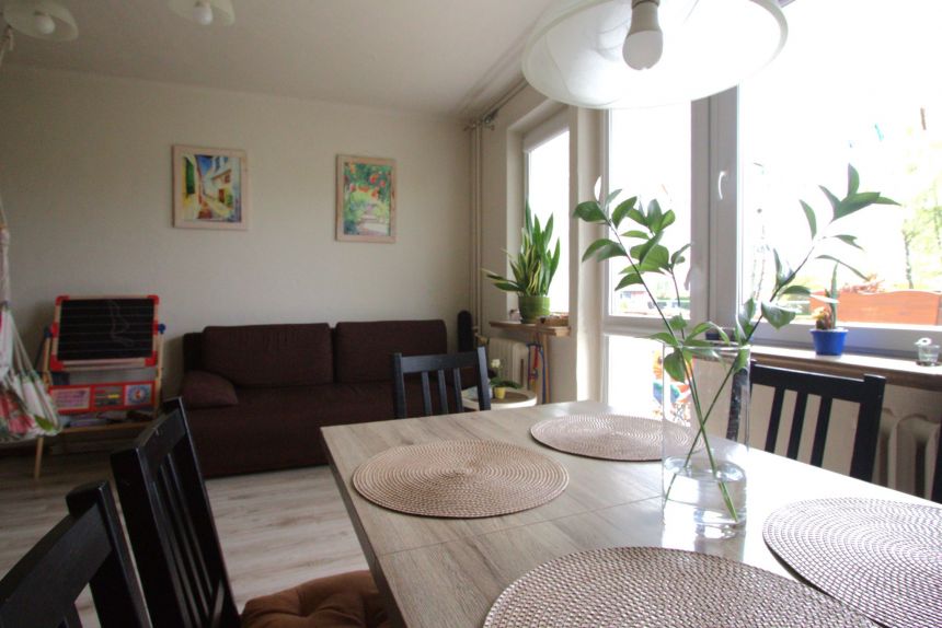 Dwie niezalezne sypialnie i salon z aneksem kuchennym ze słonecznym balkonem :) miniaturka 2