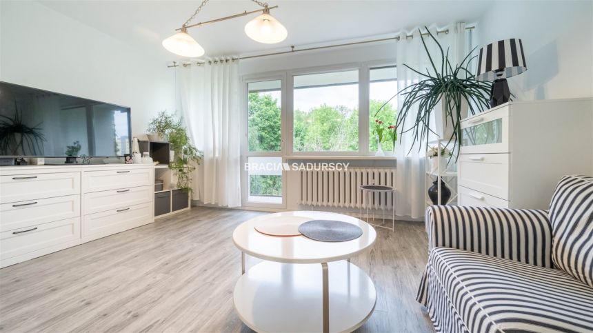 GUSTOWNE, ZADBANE,  2-POKOJOWE Z ODDZIELNĄ KUCHNIĄ miniaturka 2