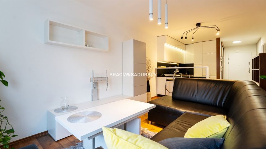 2 pokoje, balkon, Pilotów – nowoczesne i ciche miniaturka 5