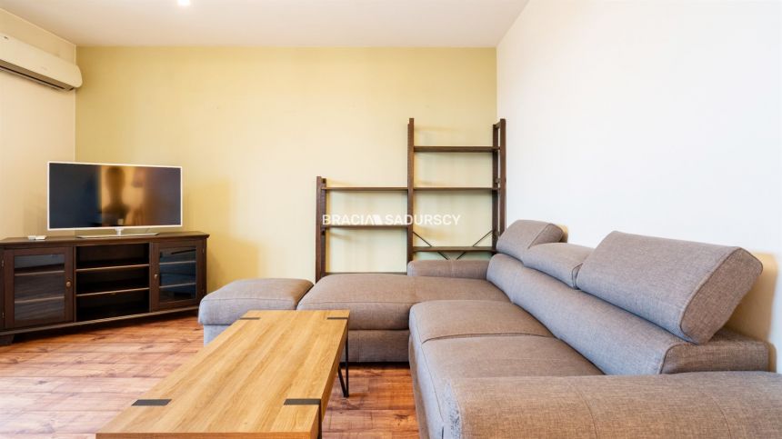 2pok z dużym balkonem i miejscem postojowym. miniaturka 5