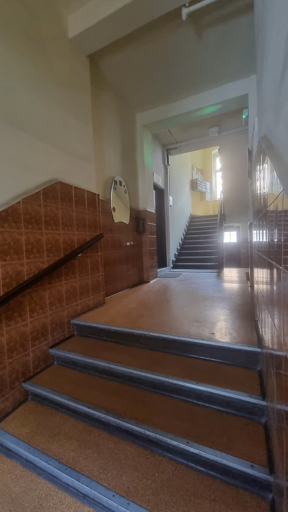 odrestaurowana kamienica, I piętro, balkon miniaturka 8