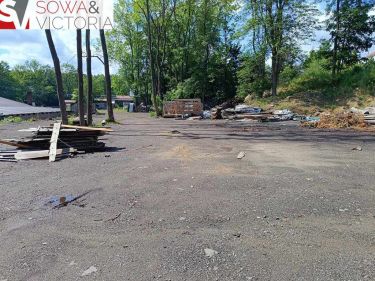 Plac utwardzony  pod bazę transportową, garaże