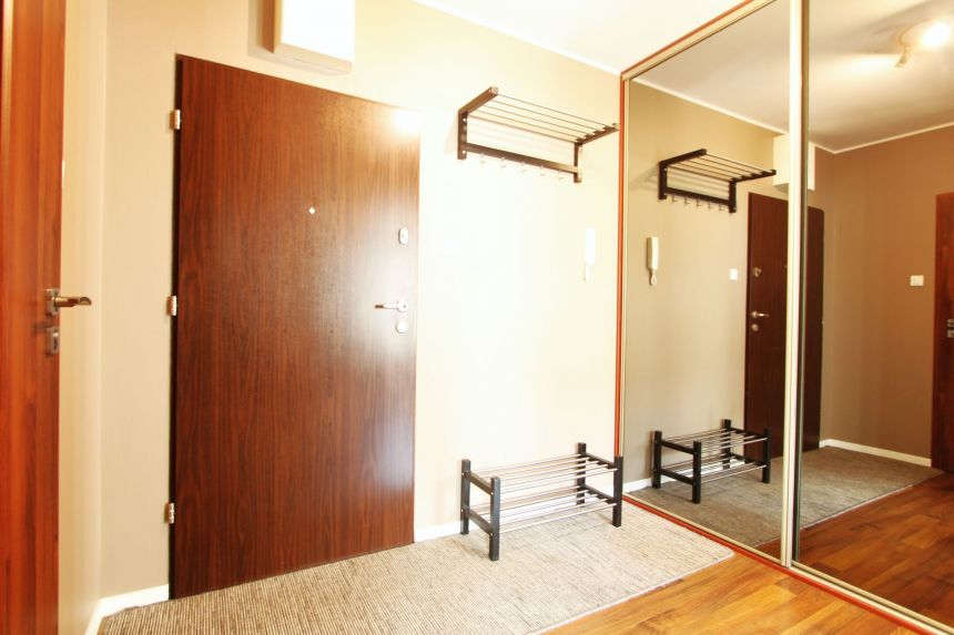 Salon z aneksem kuchennym, duży balkon + piwnica+miejsce parkingowe w hali miniaturka 5