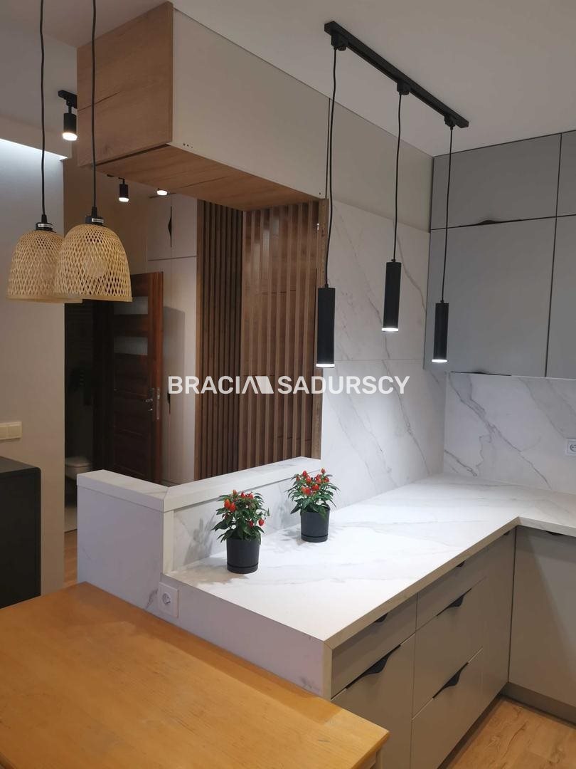 Nowoczesne 2 pokoje z klimatyzacją i balkonem miniaturka 2