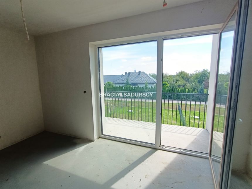 101m2, miejsce postojowe, ul. Dożynkowa, taras miniaturka 5