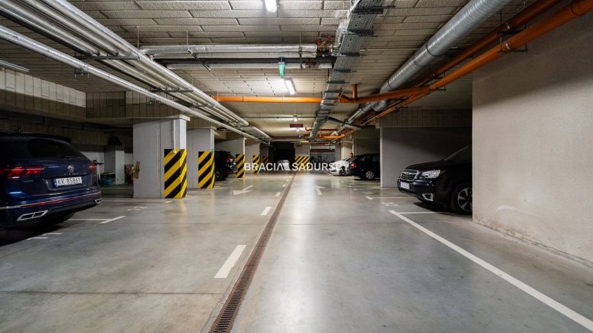 3 pokoje, dwa balkony, po remoncie miniaturka 34