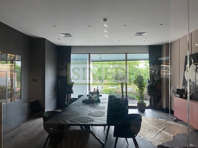 Showroom ,otwarta przestrzeń,przy wejściu ,ochrona miniaturka 8