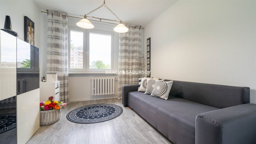 GUSTOWNE, ZADBANE,  2-POKOJOWE Z ODDZIELNĄ KUCHNIĄ miniaturka 6