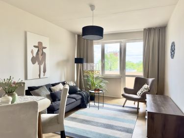 Widok na zieleń balkon metro Księcia Janusza